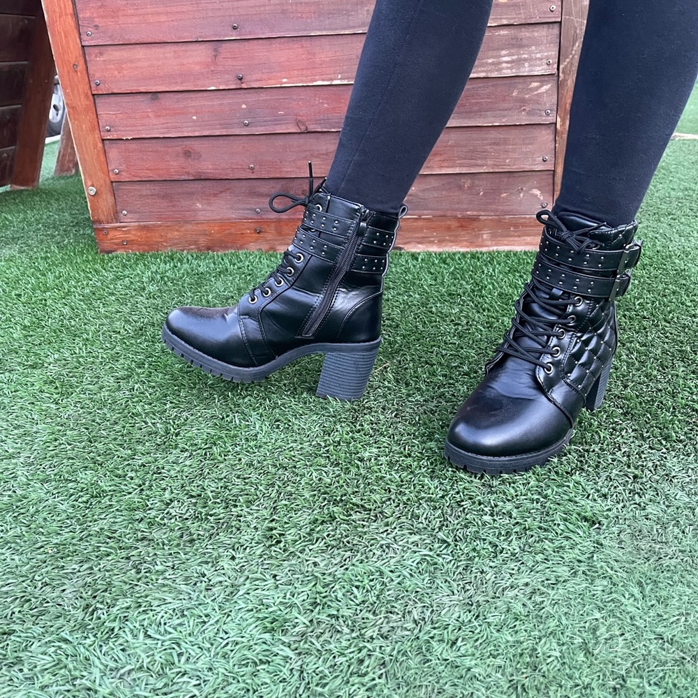 Olivia & Kate Moto Ankle Boots NWOT 8.5